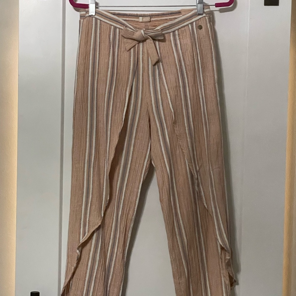 Purchased on vacation.  Only worn once.  Rotating my closet.